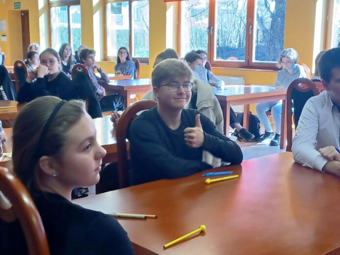 Uczeń biorący udział w XX Powiatowym Konkursie Przyrodniczym.