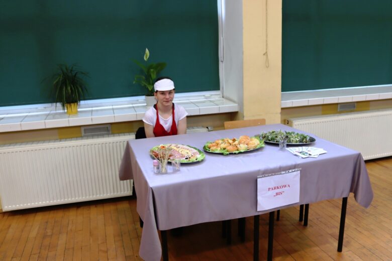 Stanowisko Branżowej Szkoły I stopnia w zawodzie kucharz - wystawa przekąsek.