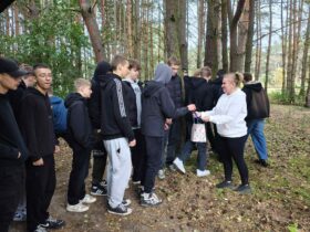 Mały słodki upominek od wychowawczyni klasy 1 TIL dla swoich uczniów z okazji Dnia Chłopaka.